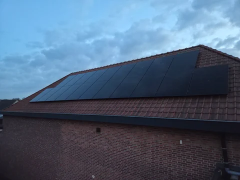 Installatie zonnepanelen basisschool de negensprong te poppel thumbnail 3